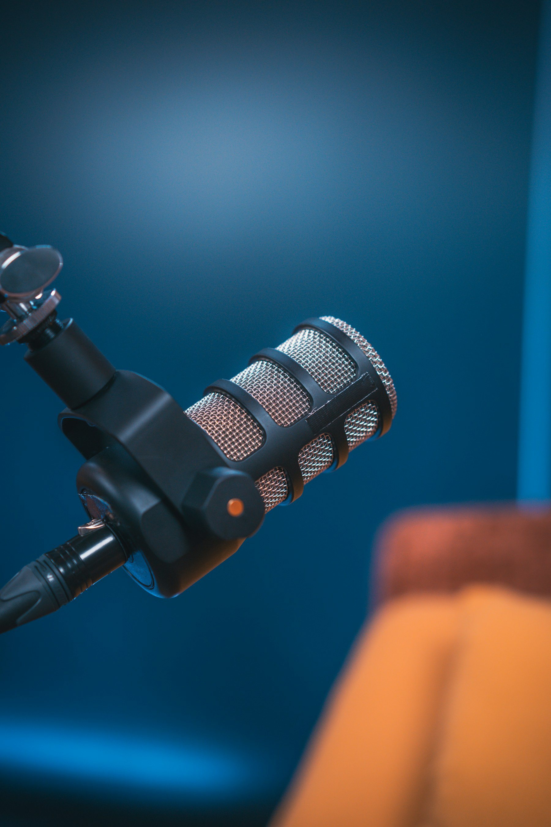 Estudio de radio profesional para producir identificaciones y música de broadcasting
